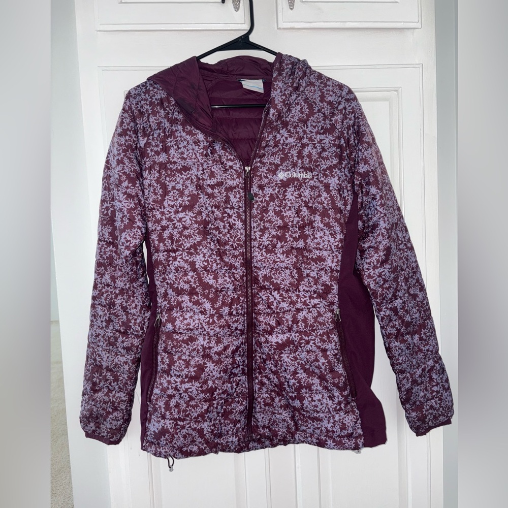 Columbia Women's Burgundy Snowflake Jacket Pre Owned Size L